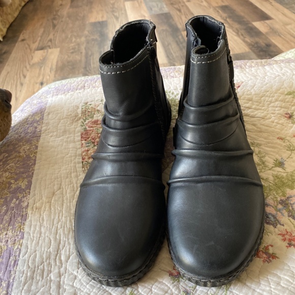 Clarks Boots 10 - Picture 2 of 5